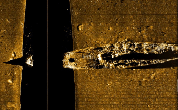 image of an interferometric side scan sonar nadir gap